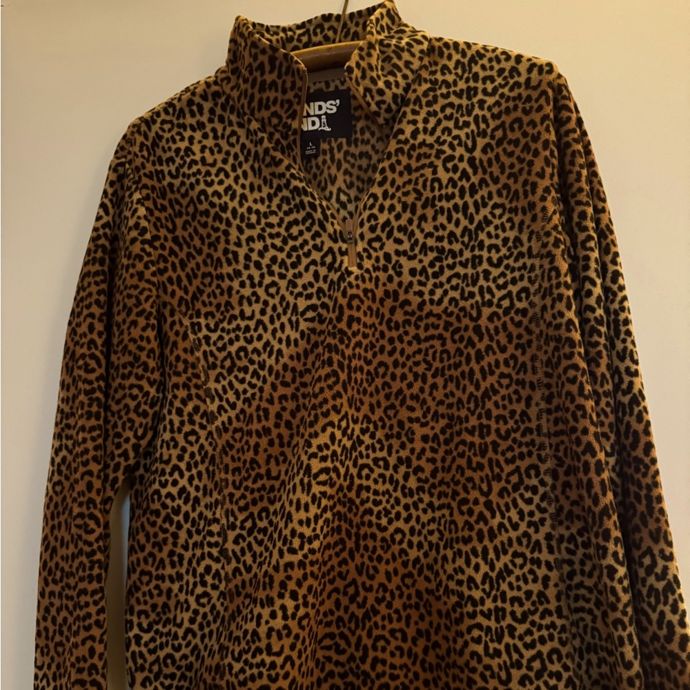 Ladies Land’s End 1/4 leopard print fleece pullover. Size L (14-16). EUC.